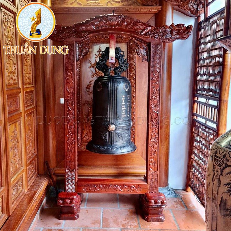 Chuông đồng giá gỗ lim