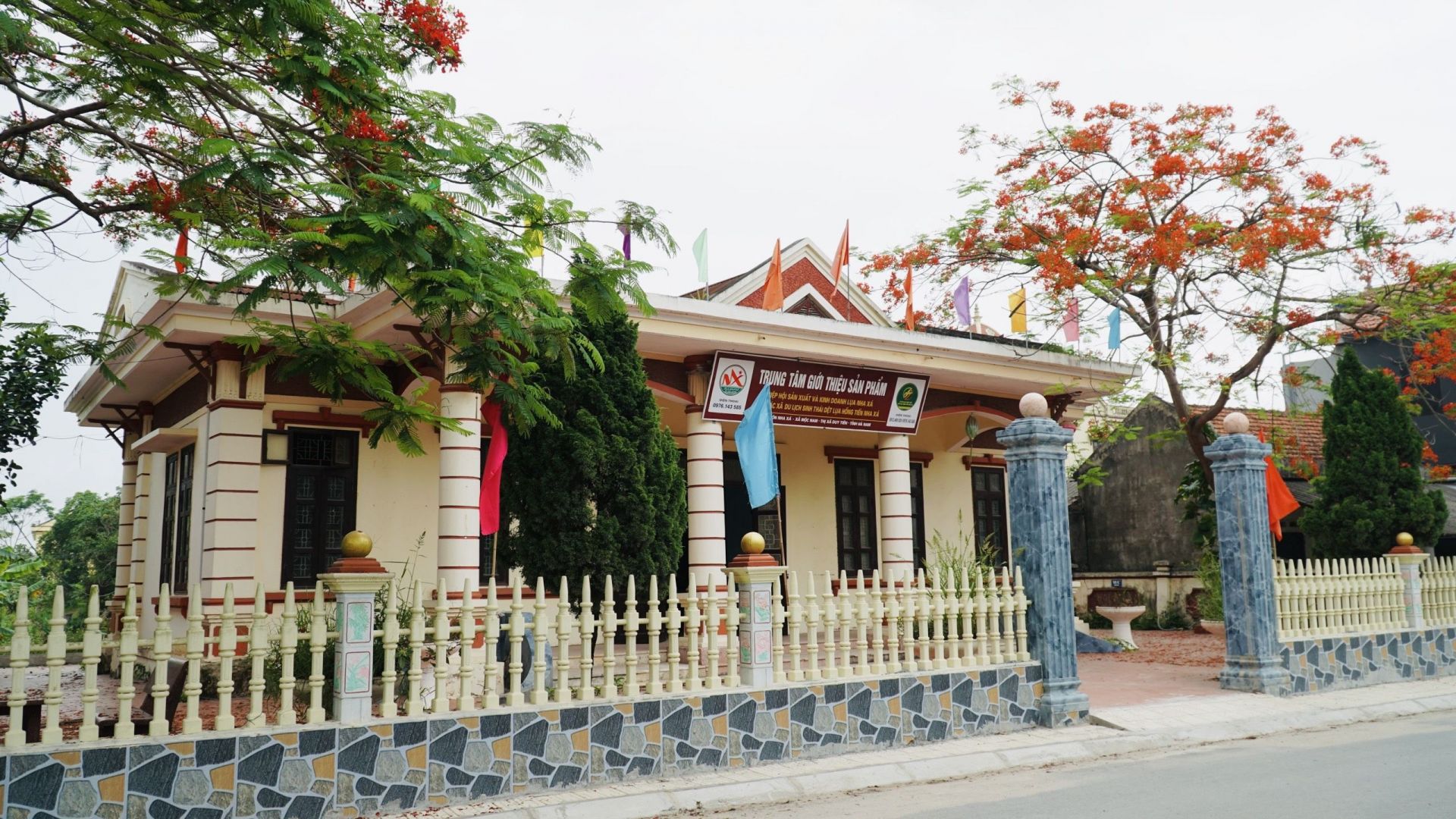 Toàn cảnh bên ngoài Showroom